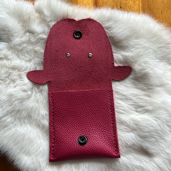 Handmade Leather puppy wallet - Picture 3 of 5
